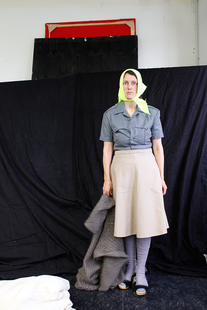 maxim gorki theater nurkan erpulat hundesoehne lea sovso kostümbild