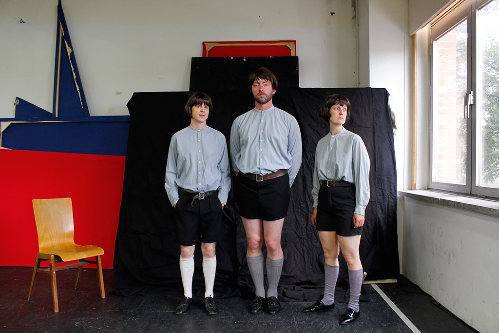 maxim gorki theater nurkan erpulat hundesoehne lea sovso kostümbild