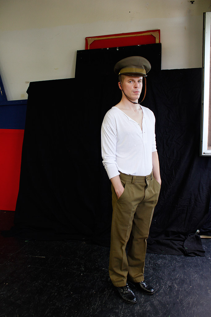maxim gorki theater nurkan erpulat hundesoehne lea sovso kostümbild